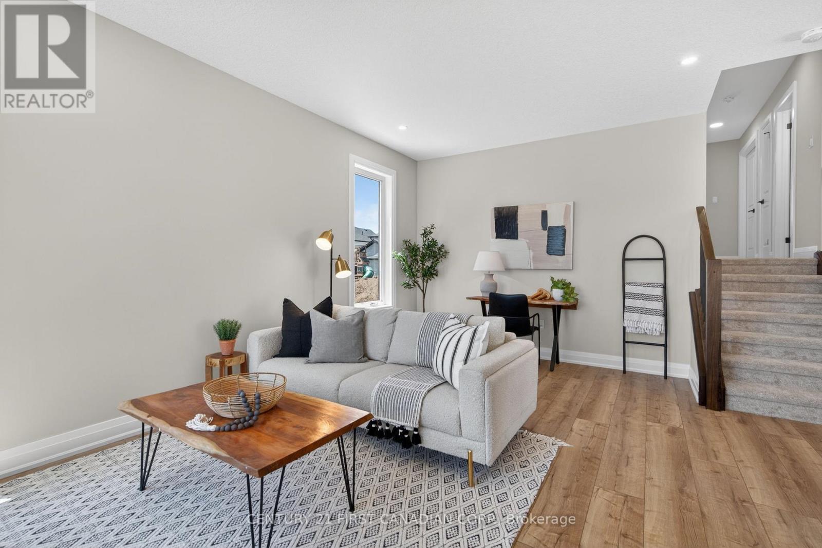 11 POSTMA CRESCENT - 4