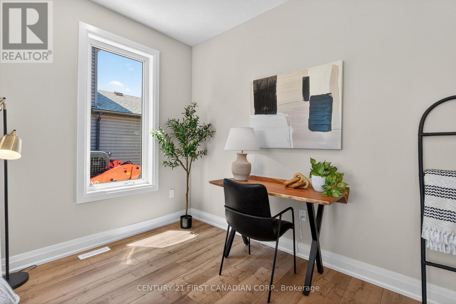 11 POSTMA CRESCENT - 5