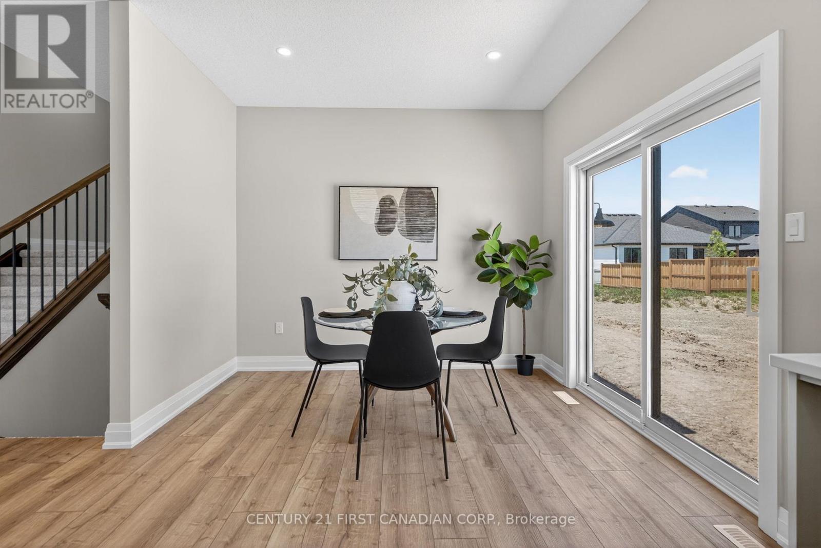 11 POSTMA CRESCENT - 6