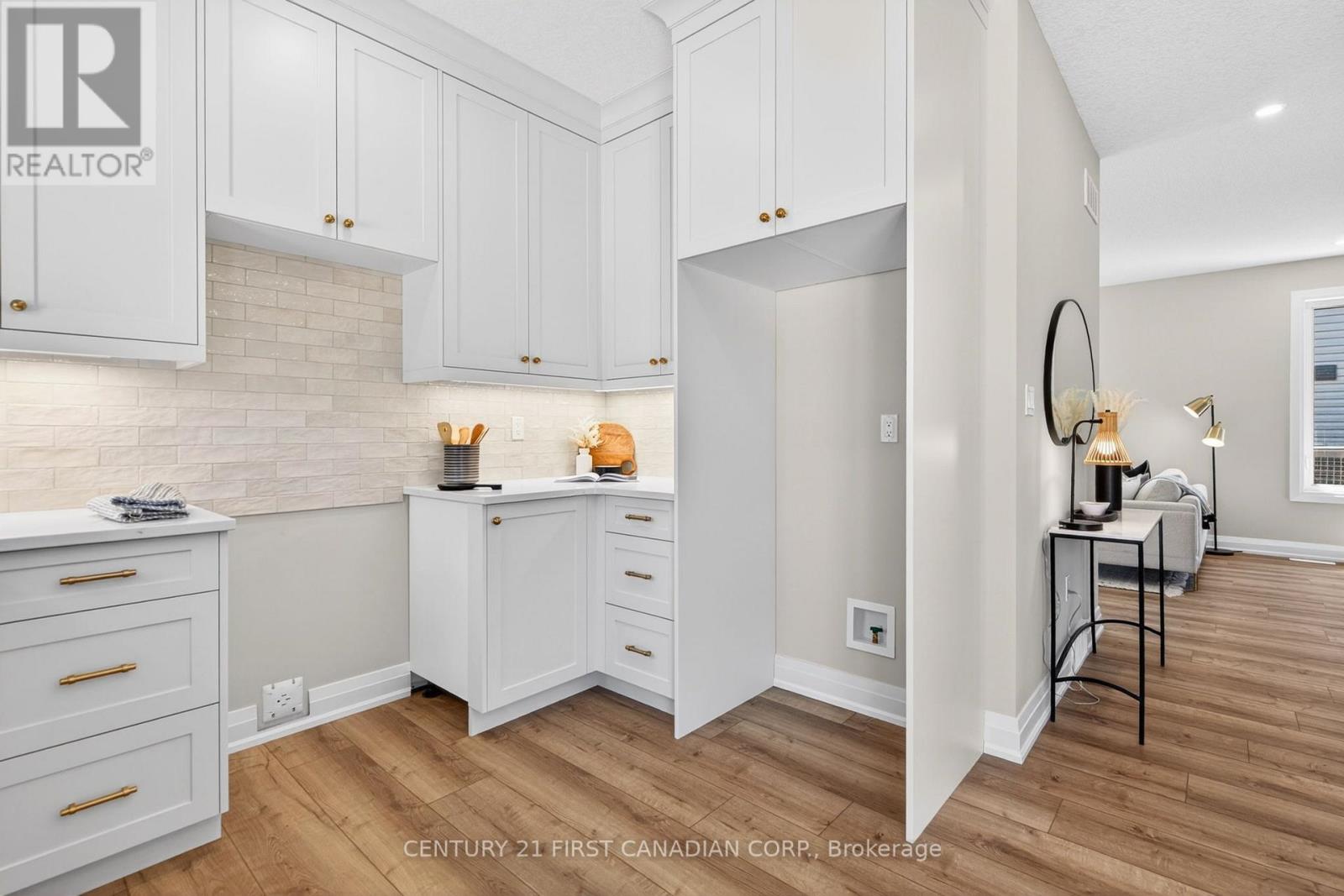 11 POSTMA CRESCENT - 8
