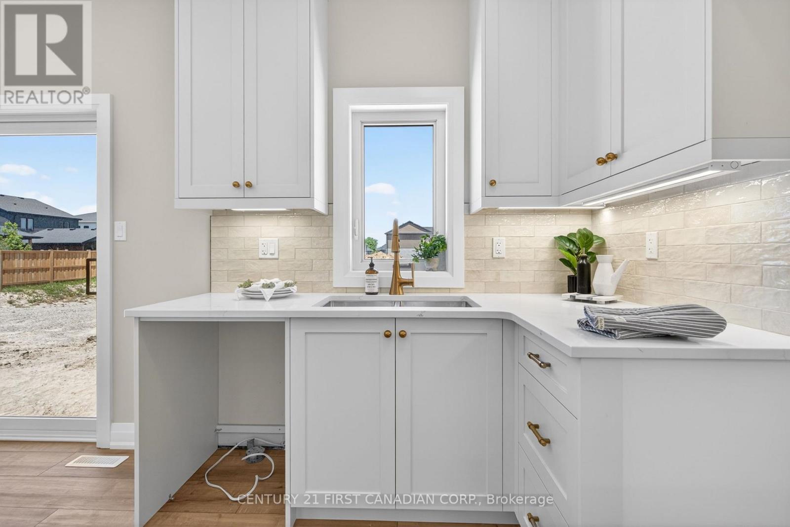 11 POSTMA CRESCENT - 9