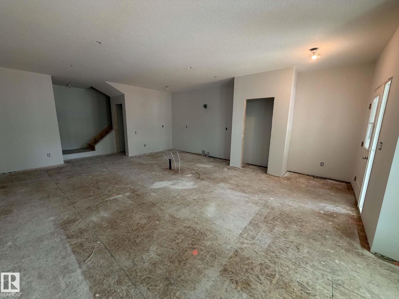 10985 130 ST NW - 8