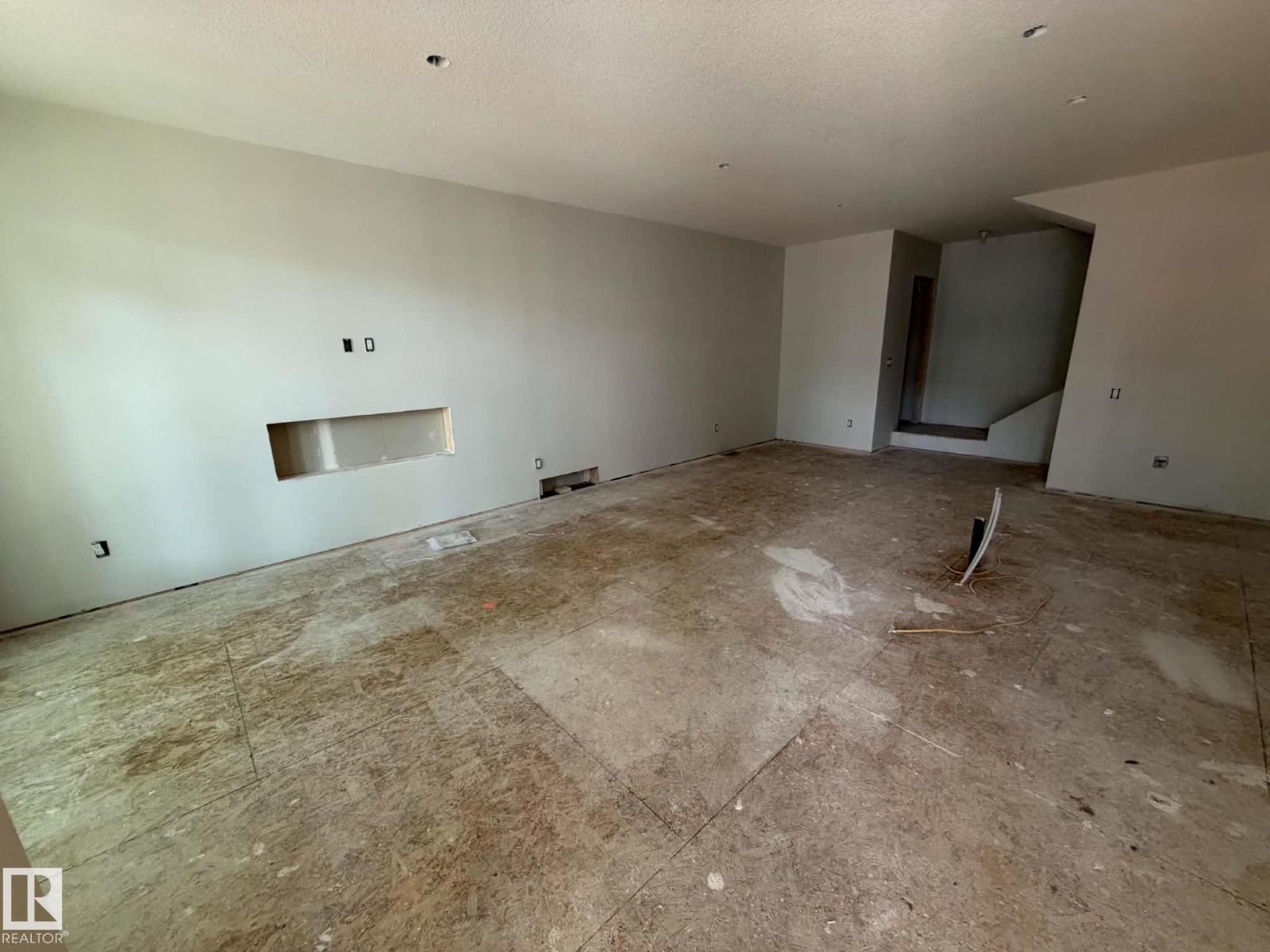 10985 130 ST NW - 9