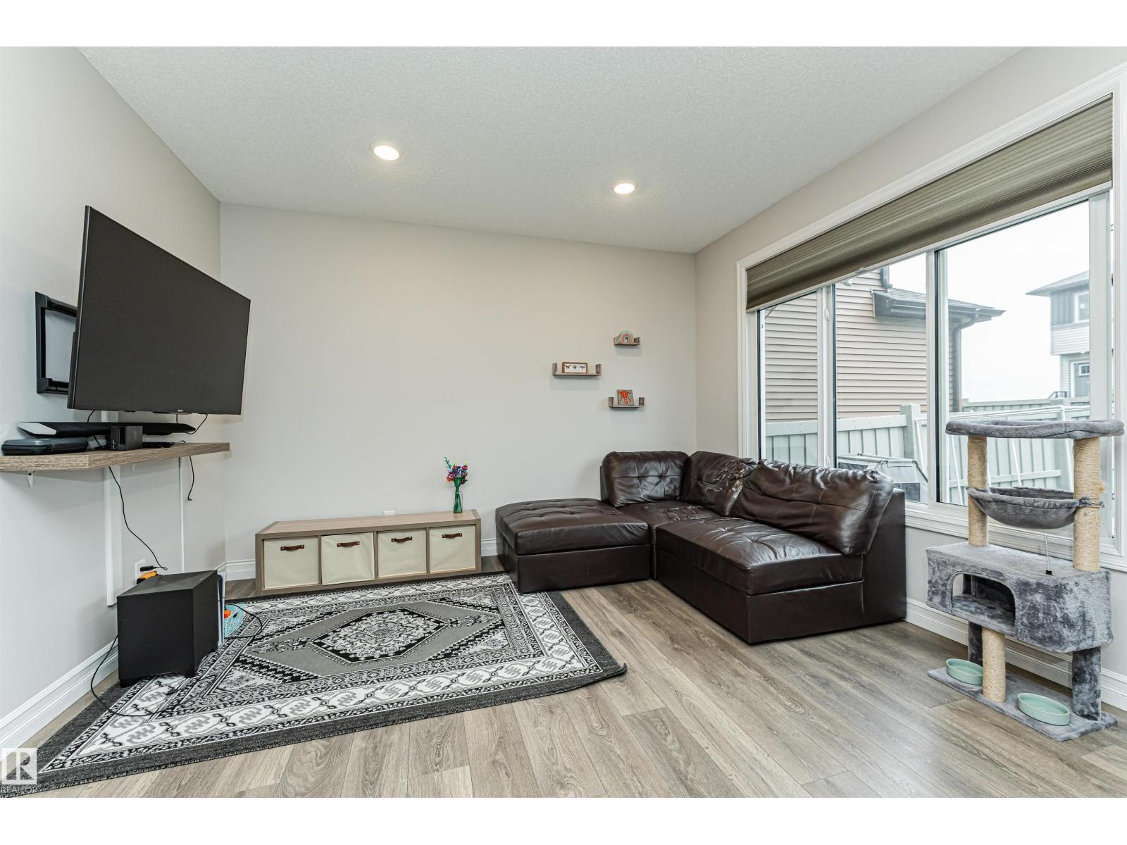 8744 223 ST NW NW - 18