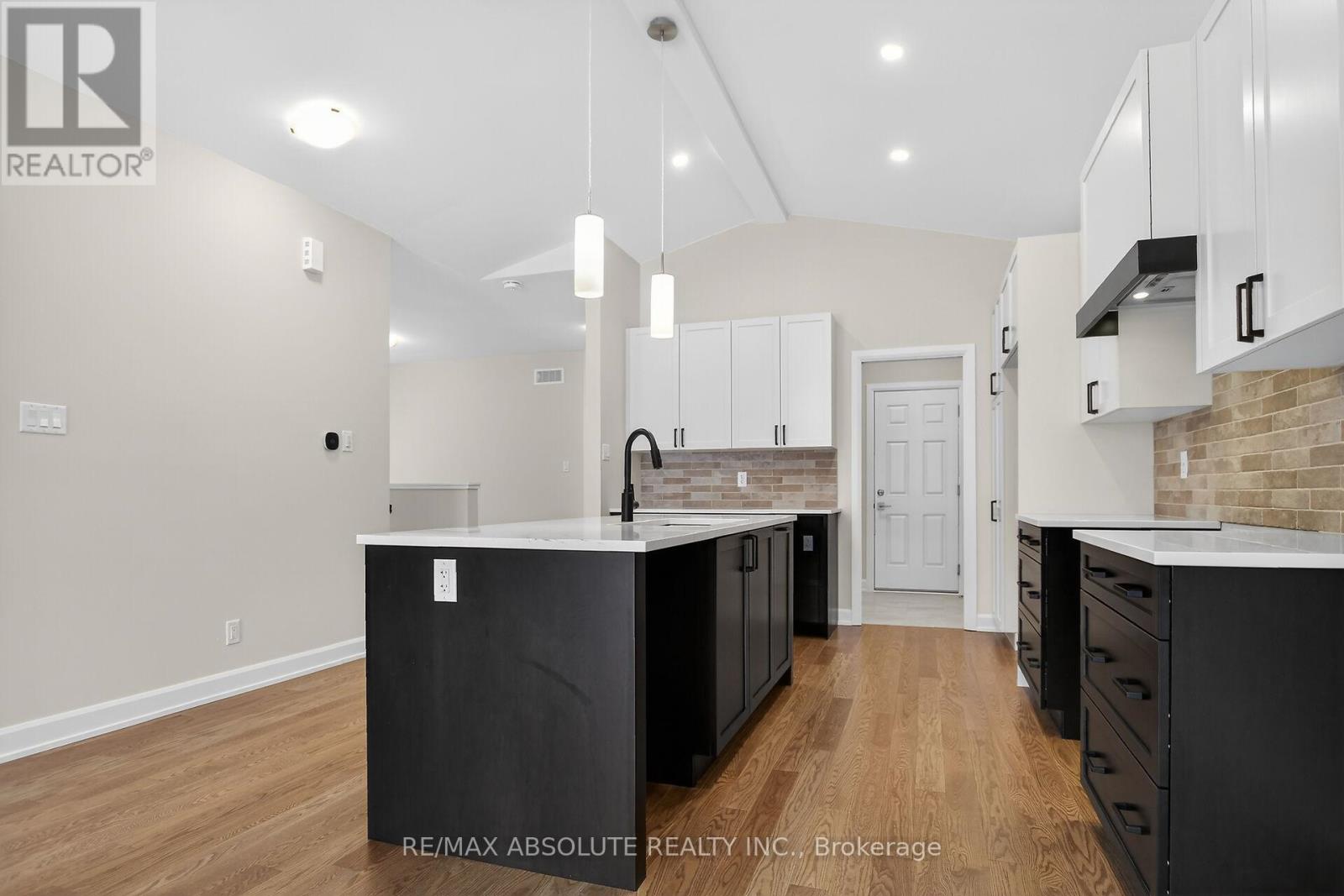 379 EQUINELLE DRIVE - 19