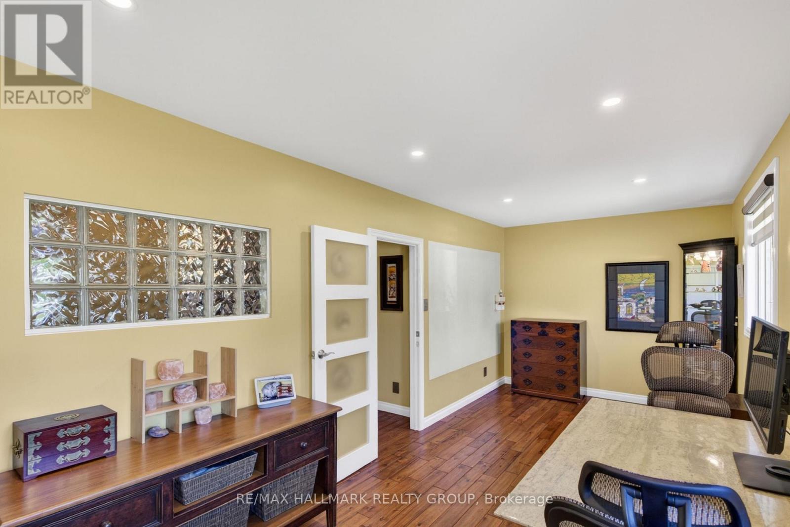 120 ABBEYHILL DRIVE - 16