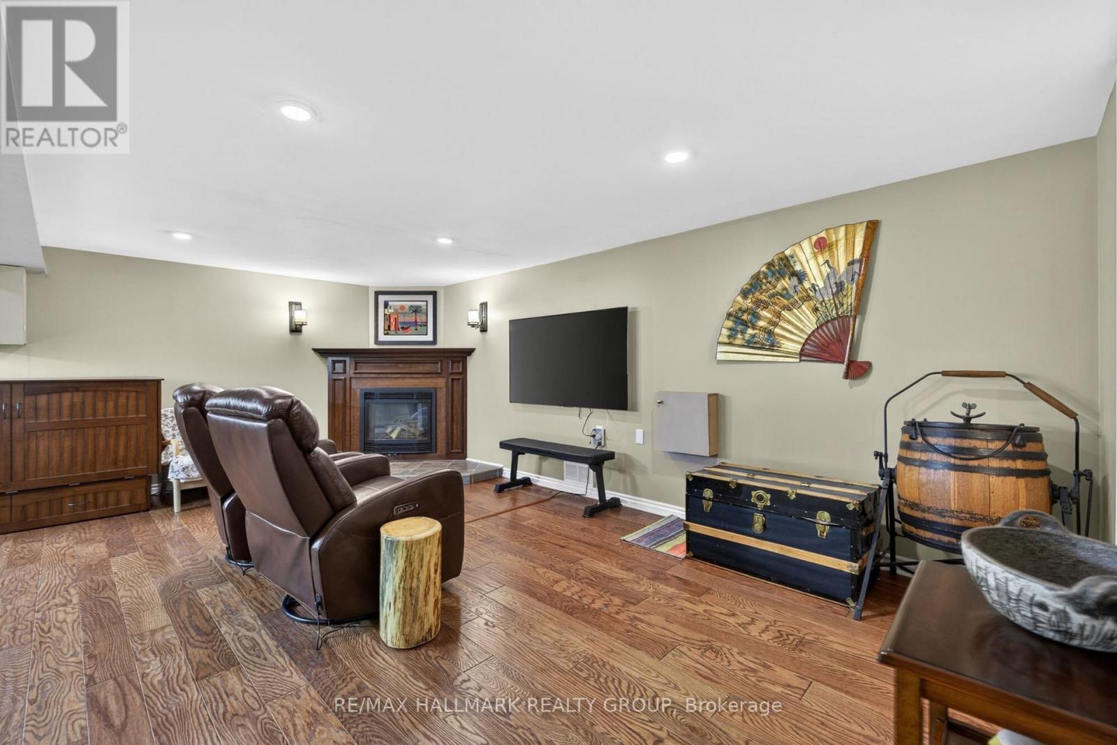 120 ABBEYHILL DRIVE - 21