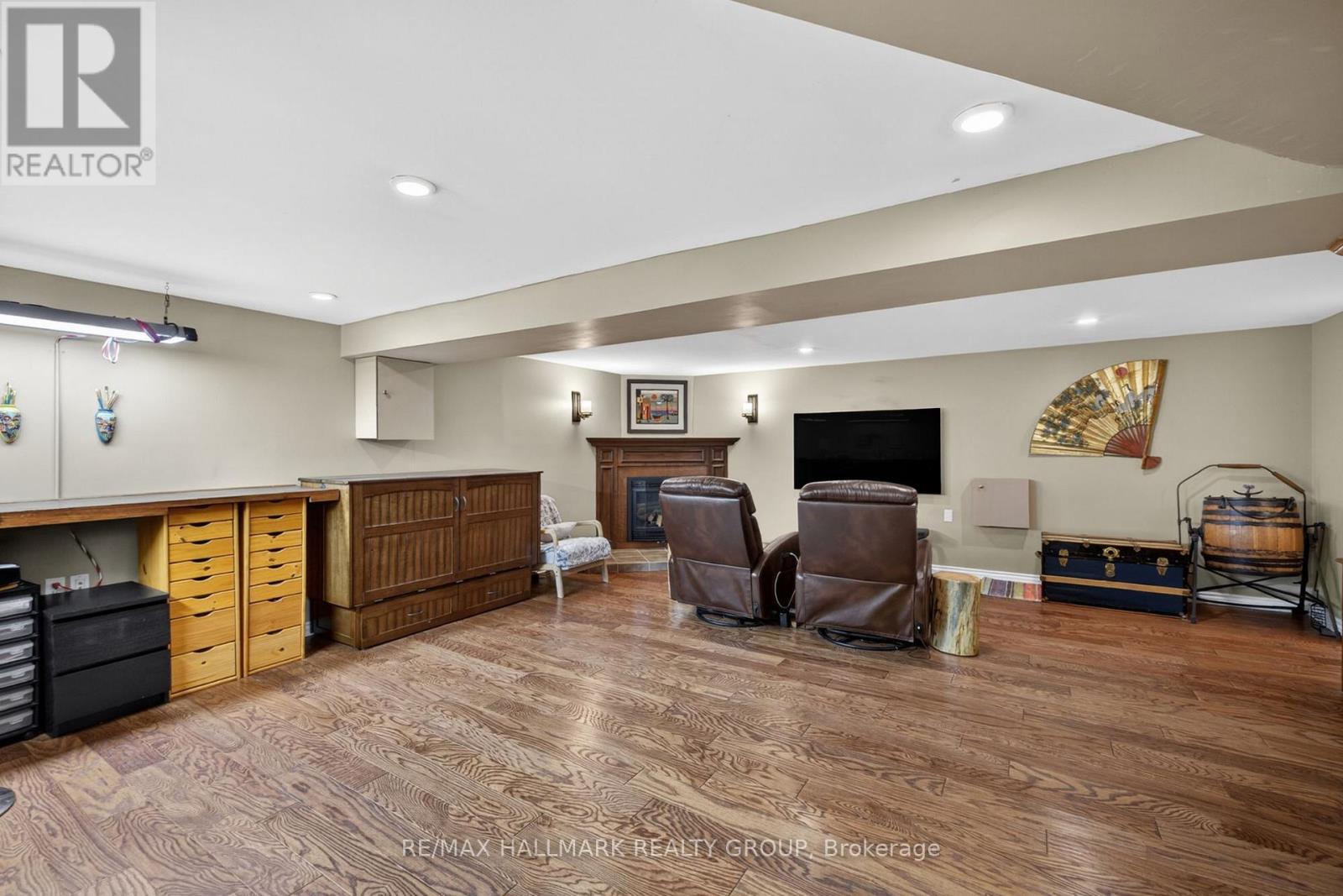 120 ABBEYHILL DRIVE - 22