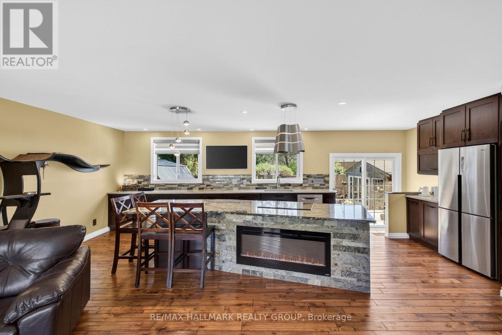 120 ABBEYHILL DRIVE - 6