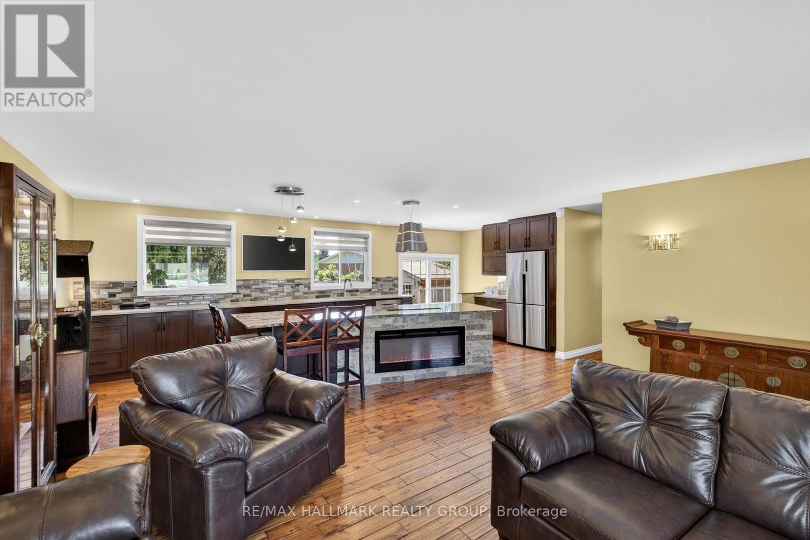 120 ABBEYHILL DRIVE - 7