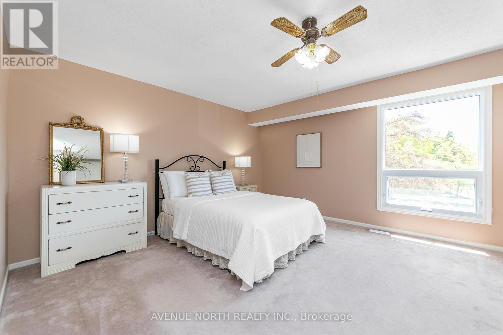1897 STONEHENGE CRESCENT - 21