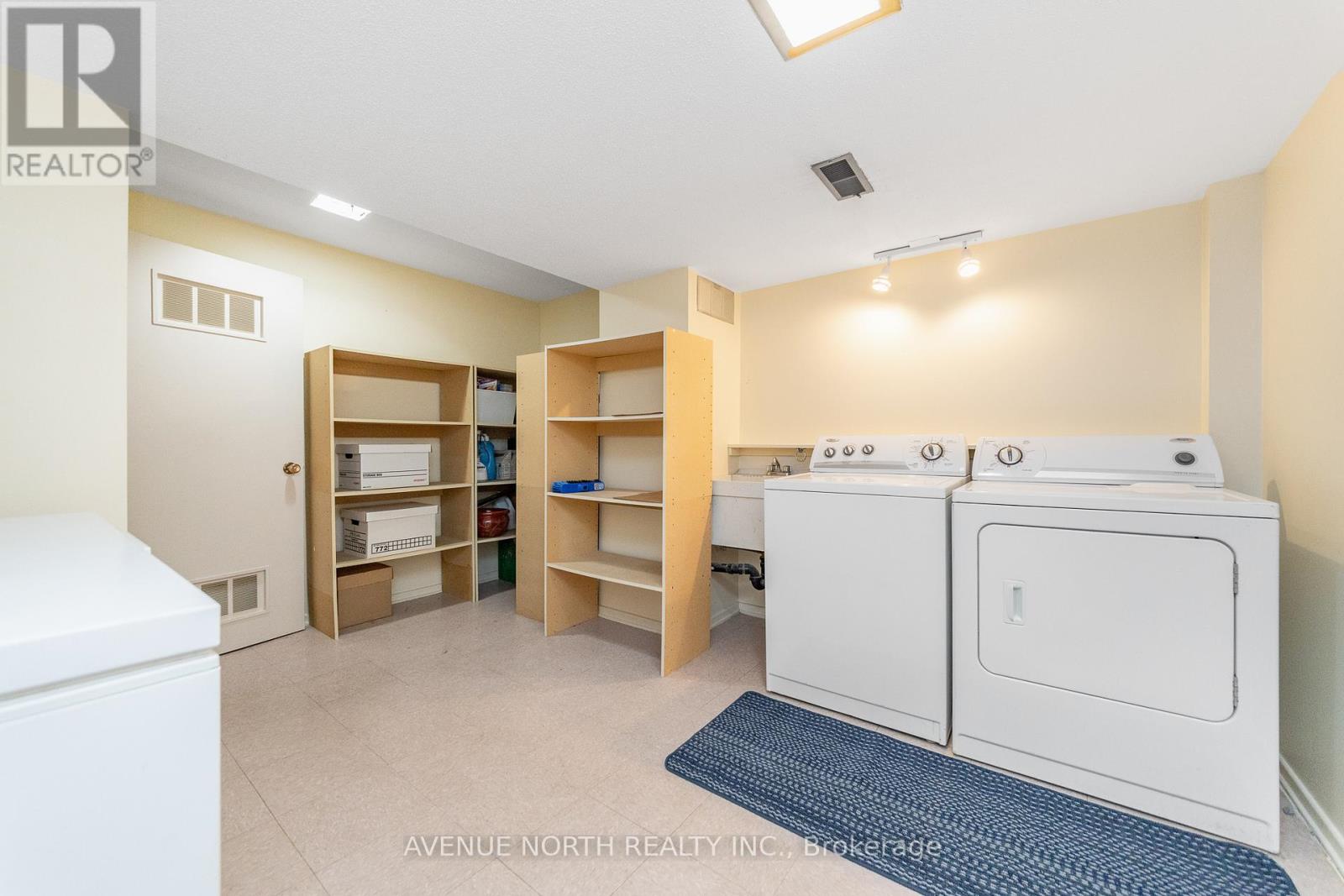 1897 STONEHENGE CRESCENT - 32