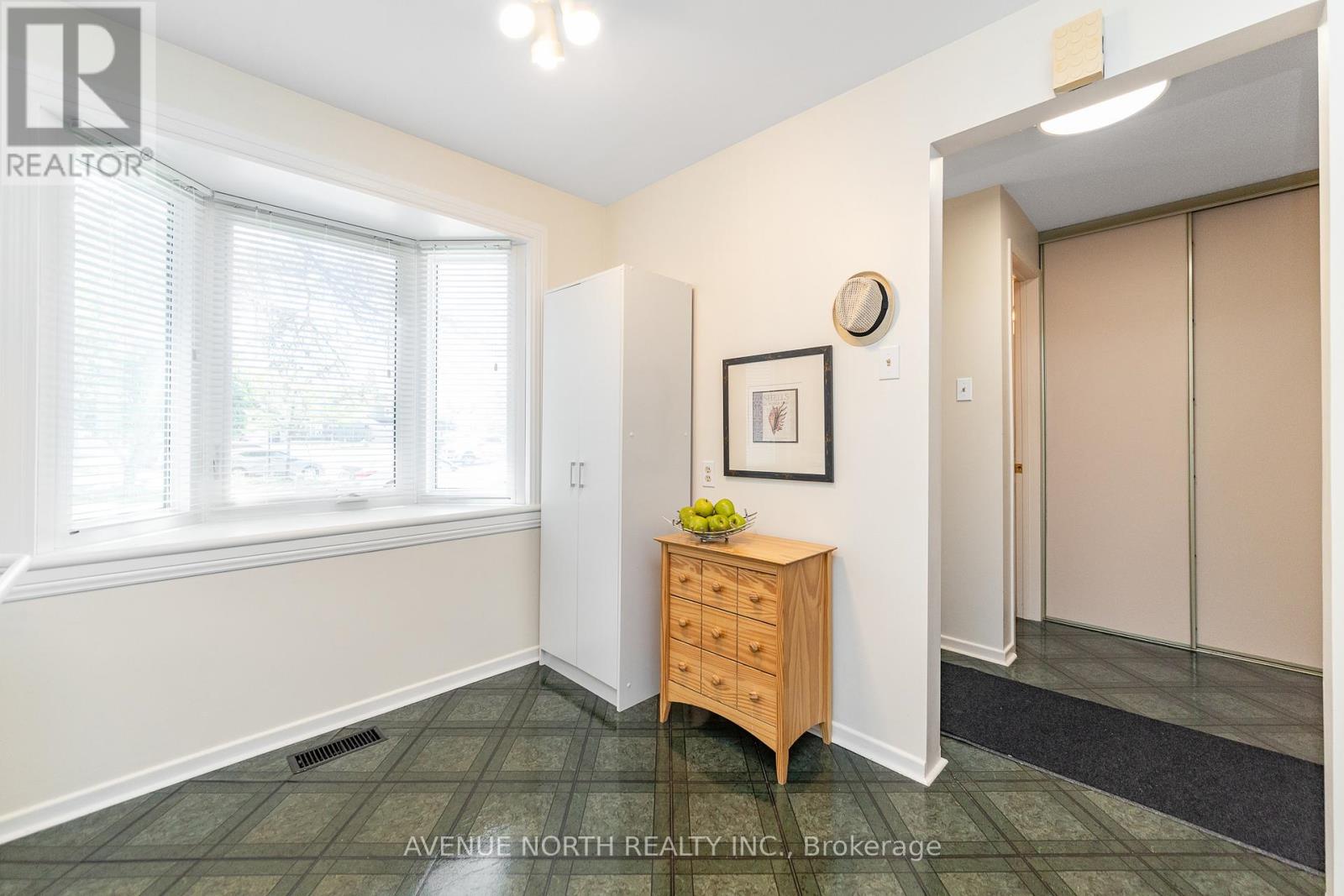 1897 STONEHENGE CRESCENT - 6