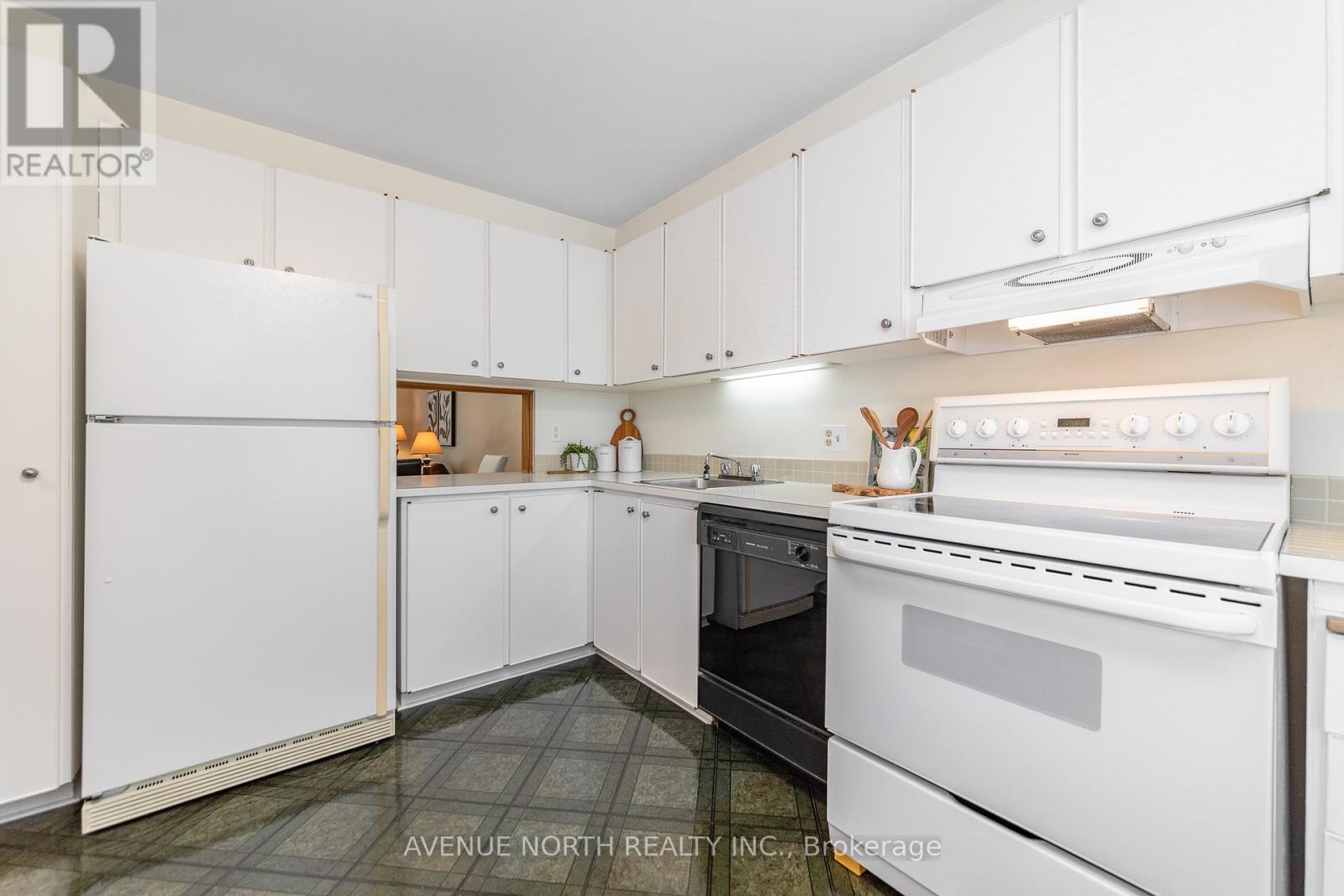 1897 STONEHENGE CRESCENT - 7