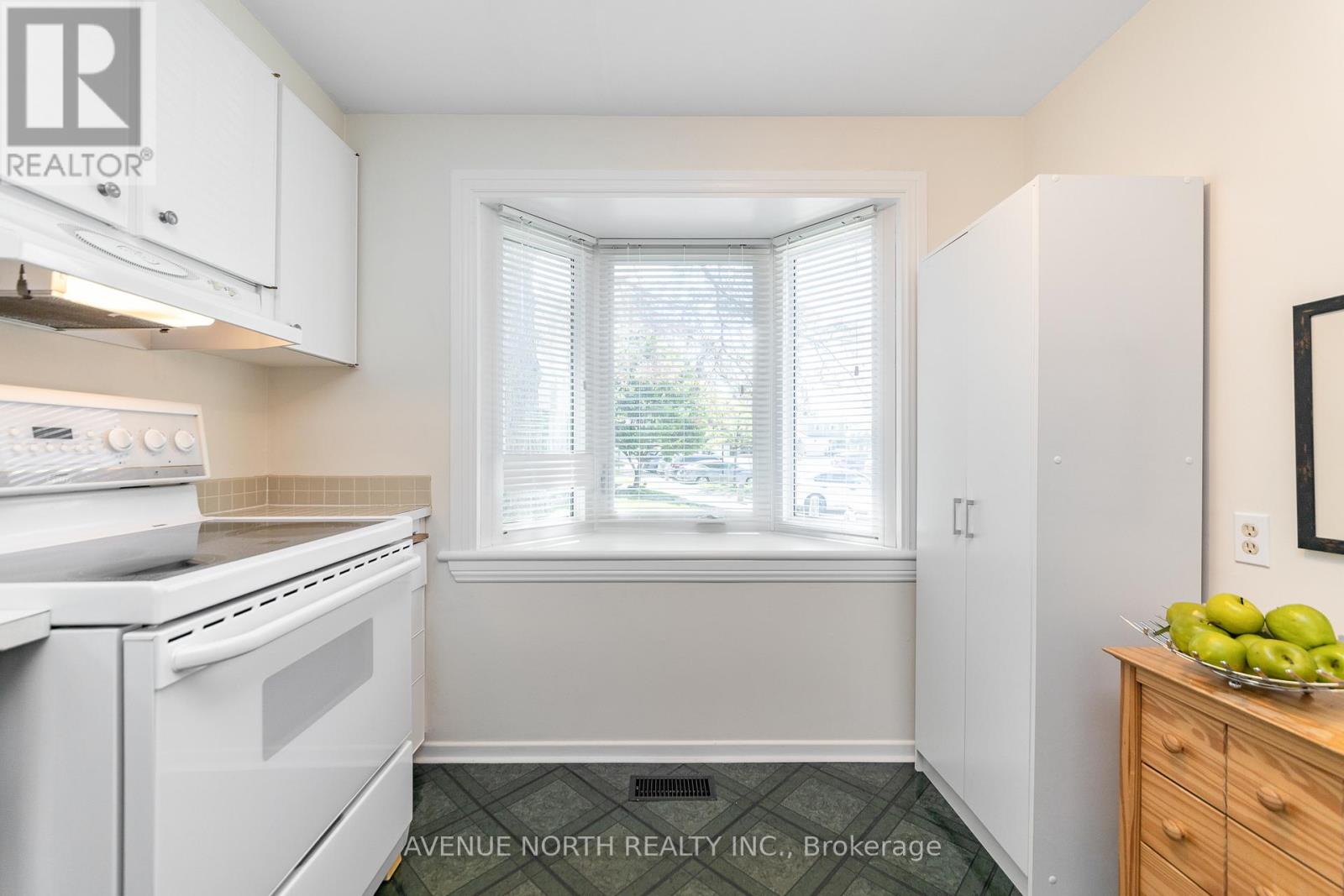 1897 STONEHENGE CRESCENT - 9