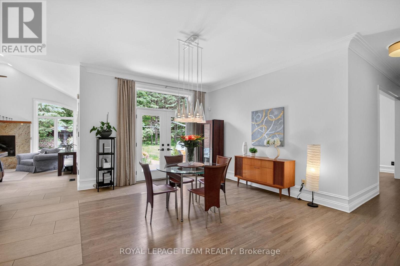 5849 QUEENSCOURT CRESCENT SW - 10