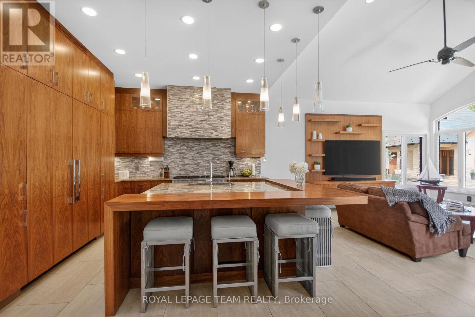 5849 QUEENSCOURT CRESCENT SW - 12