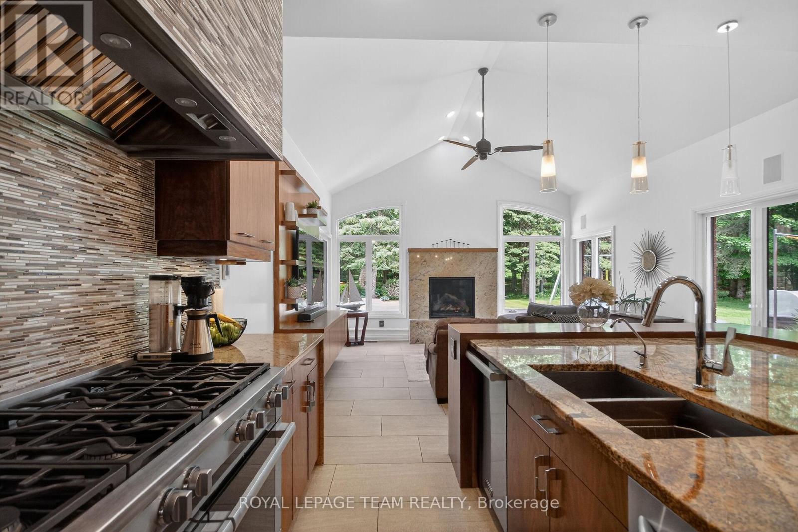 5849 QUEENSCOURT CRESCENT SW - 14