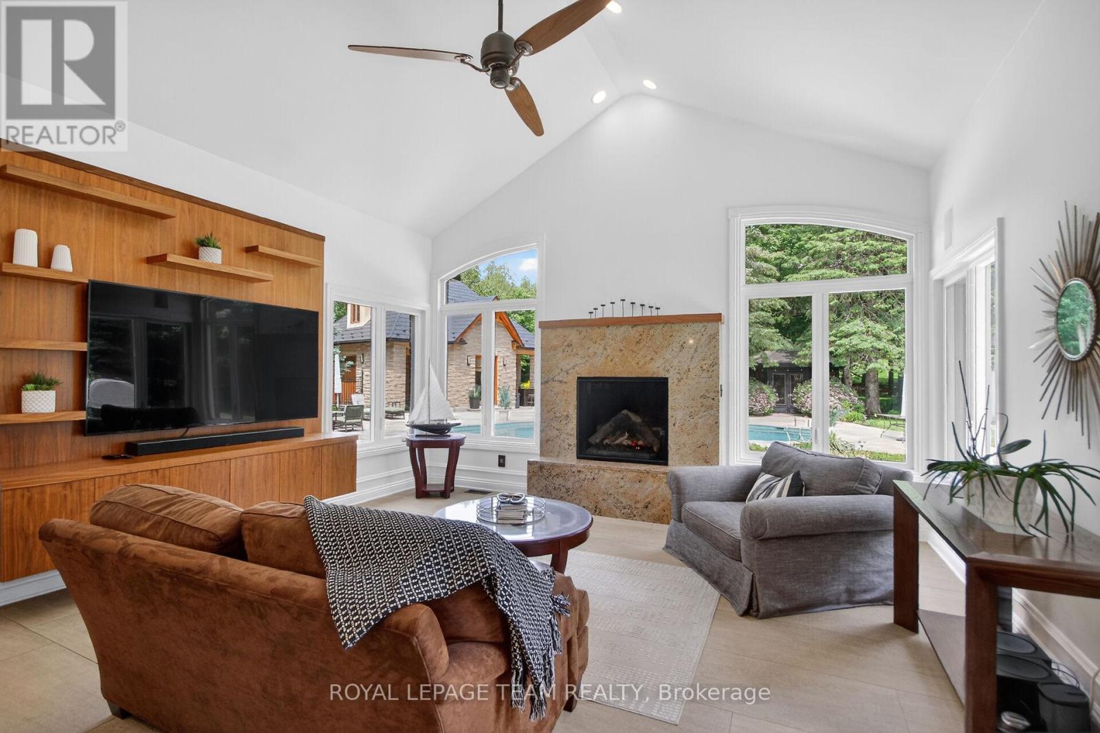 5849 QUEENSCOURT CRESCENT SW - 16