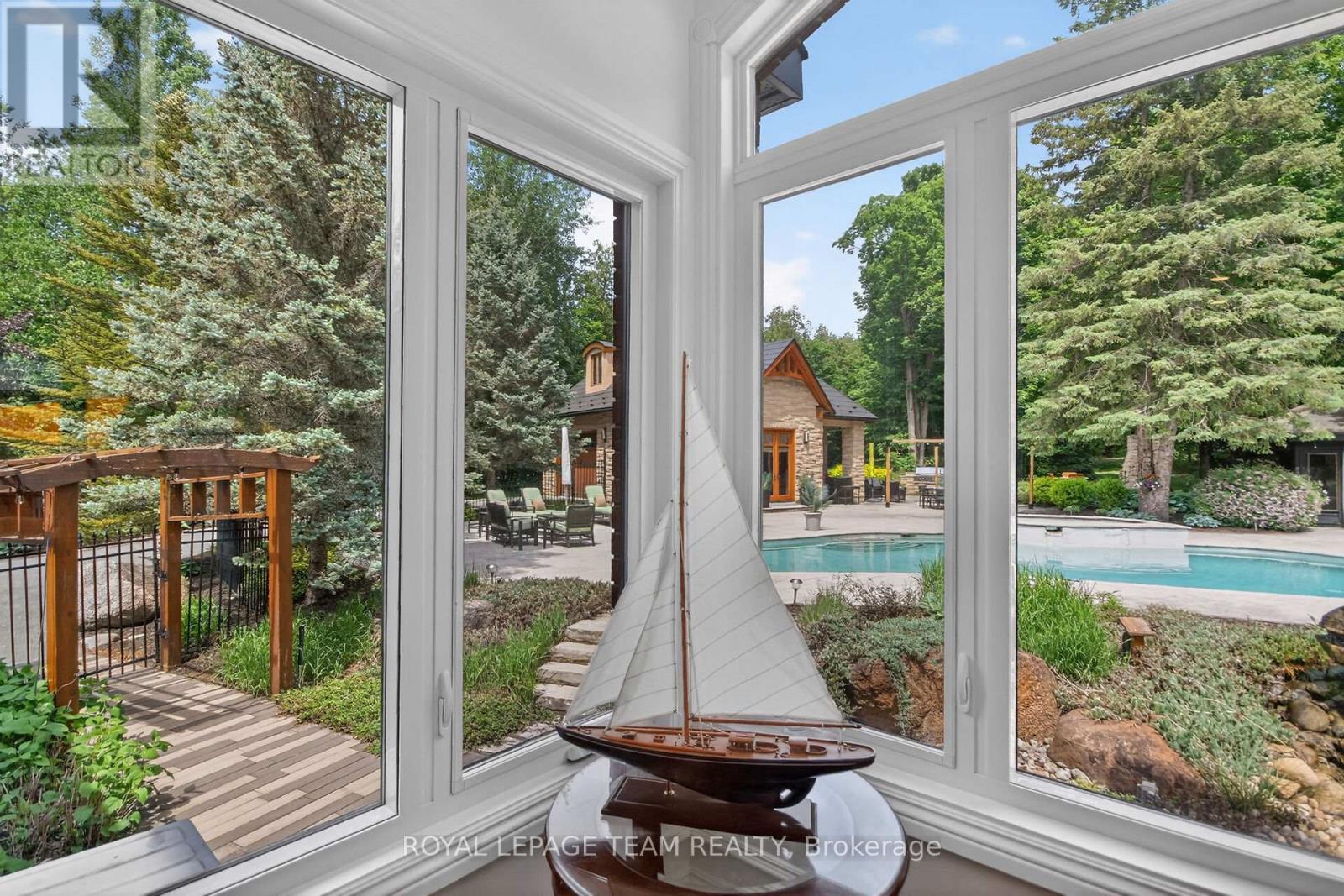 5849 QUEENSCOURT CRESCENT SW - 17