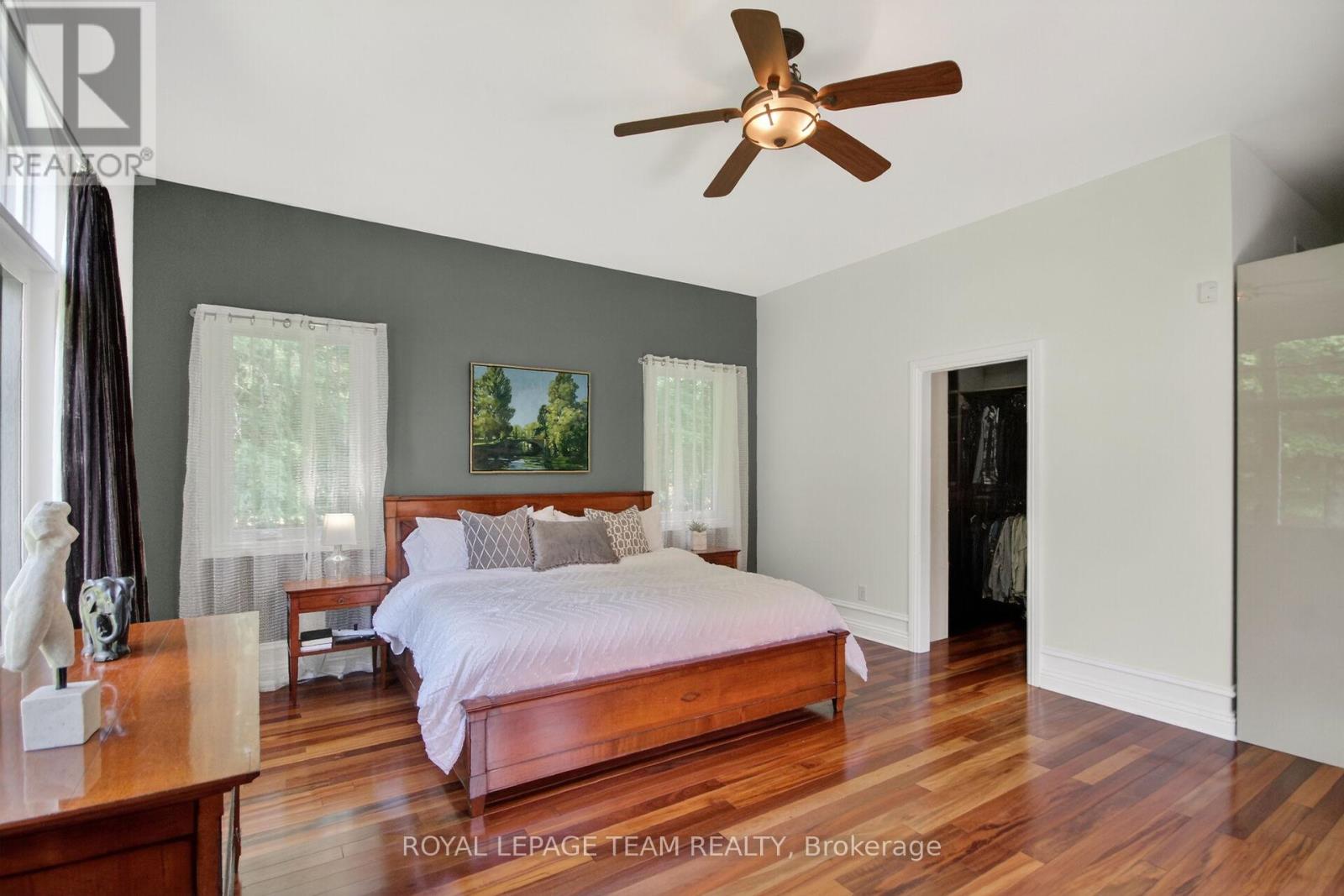 5849 QUEENSCOURT CRESCENT SW - 20
