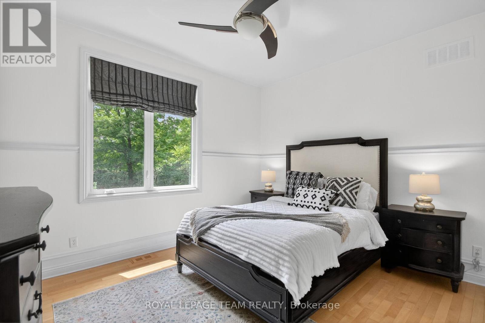 5849 QUEENSCOURT CRESCENT SW - 23
