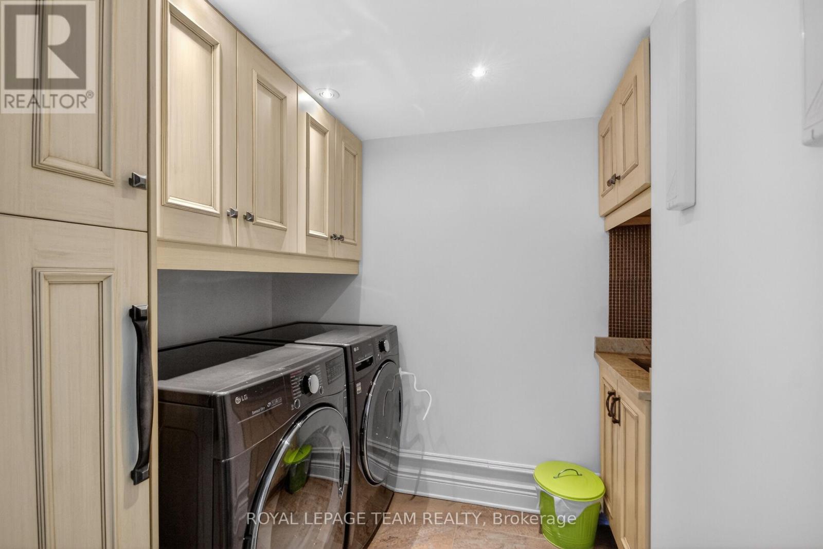 5849 QUEENSCOURT CRESCENT SW - 29