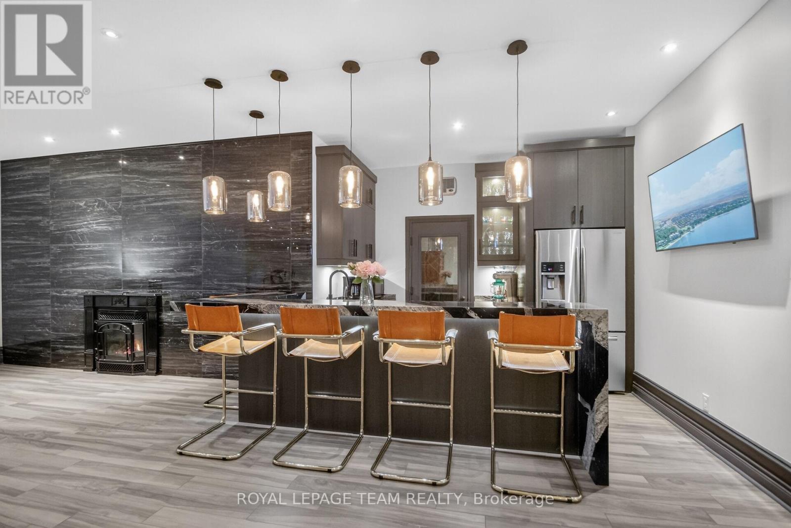 5849 QUEENSCOURT CRESCENT SW - 30