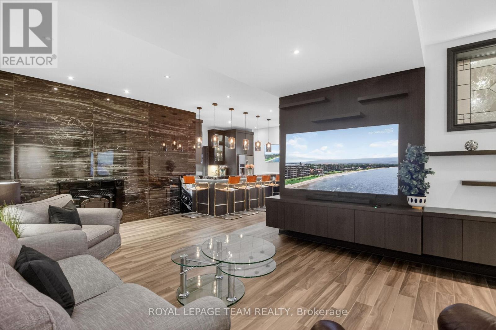 5849 QUEENSCOURT CRESCENT SW - 33