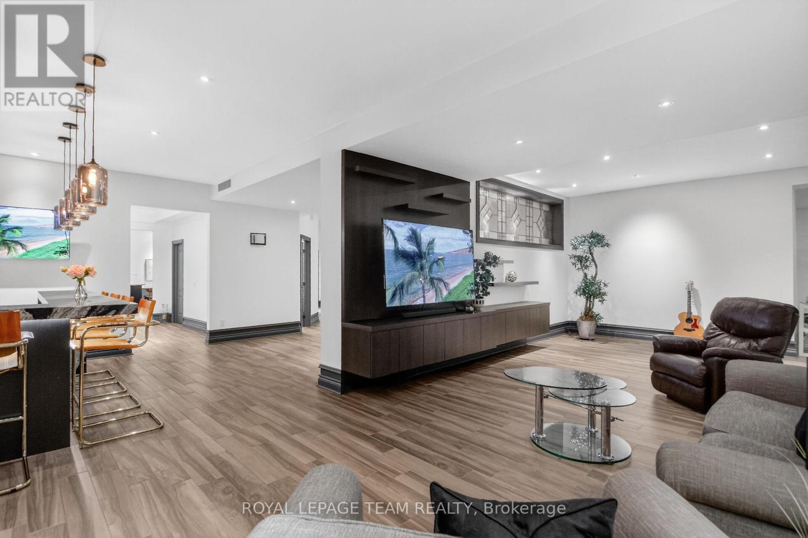 5849 QUEENSCOURT CRESCENT SW - 35