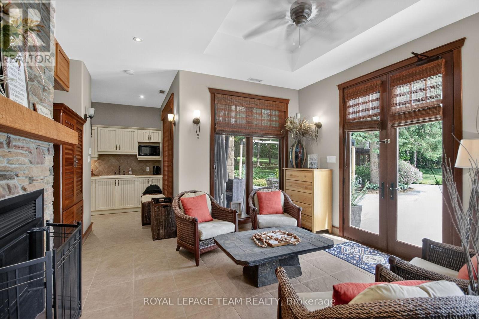 5849 QUEENSCOURT CRESCENT SW - 37