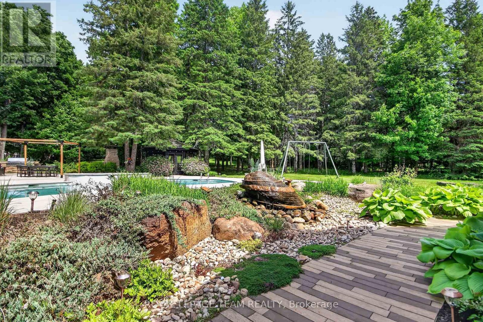 5849 QUEENSCOURT CRESCENT SW - 42