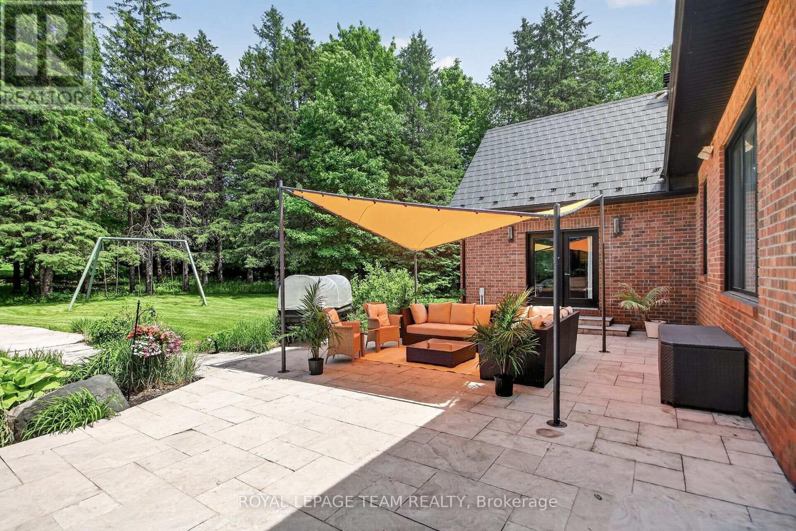 5849 QUEENSCOURT CRESCENT SW - 43