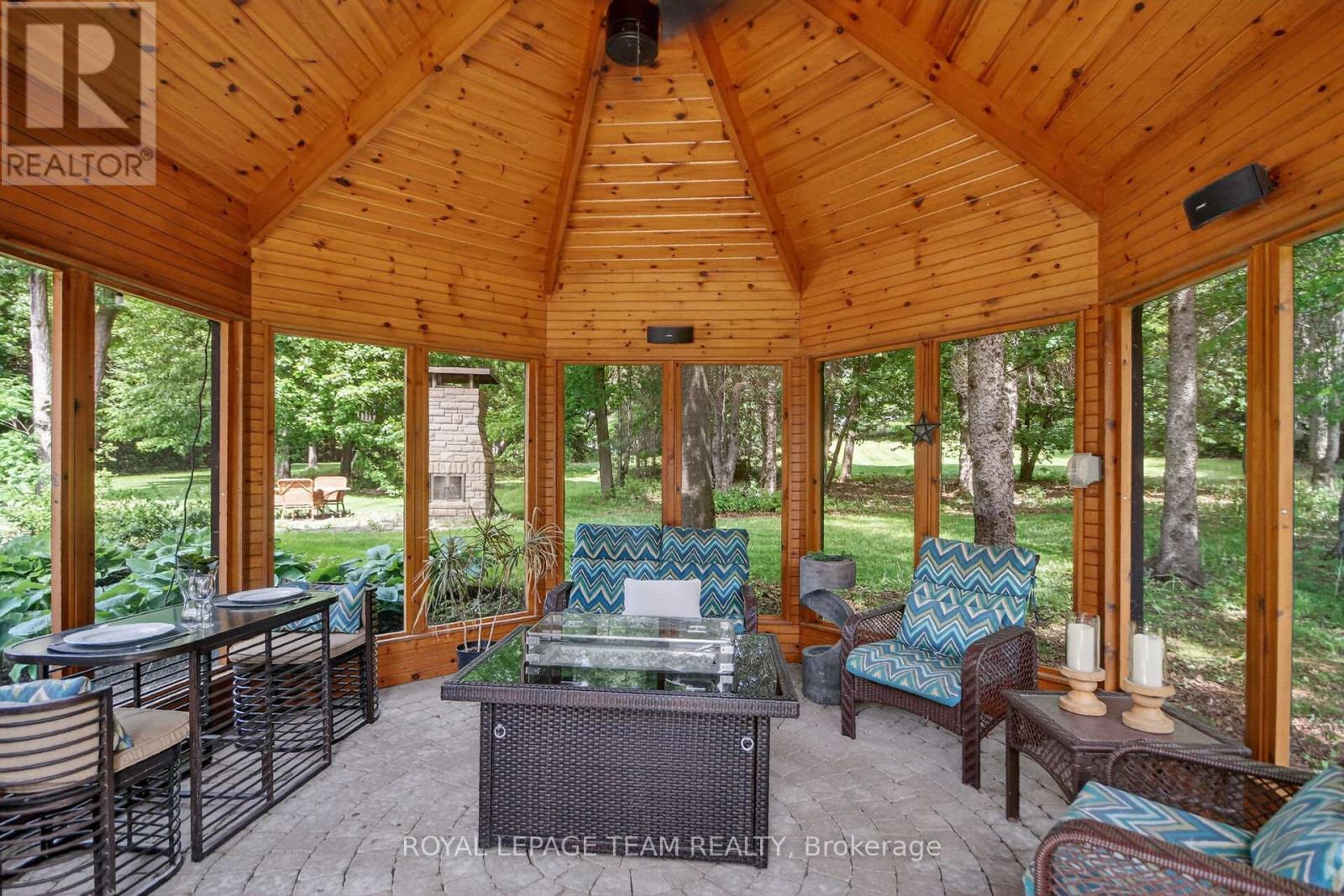 5849 QUEENSCOURT CRESCENT SW - 47