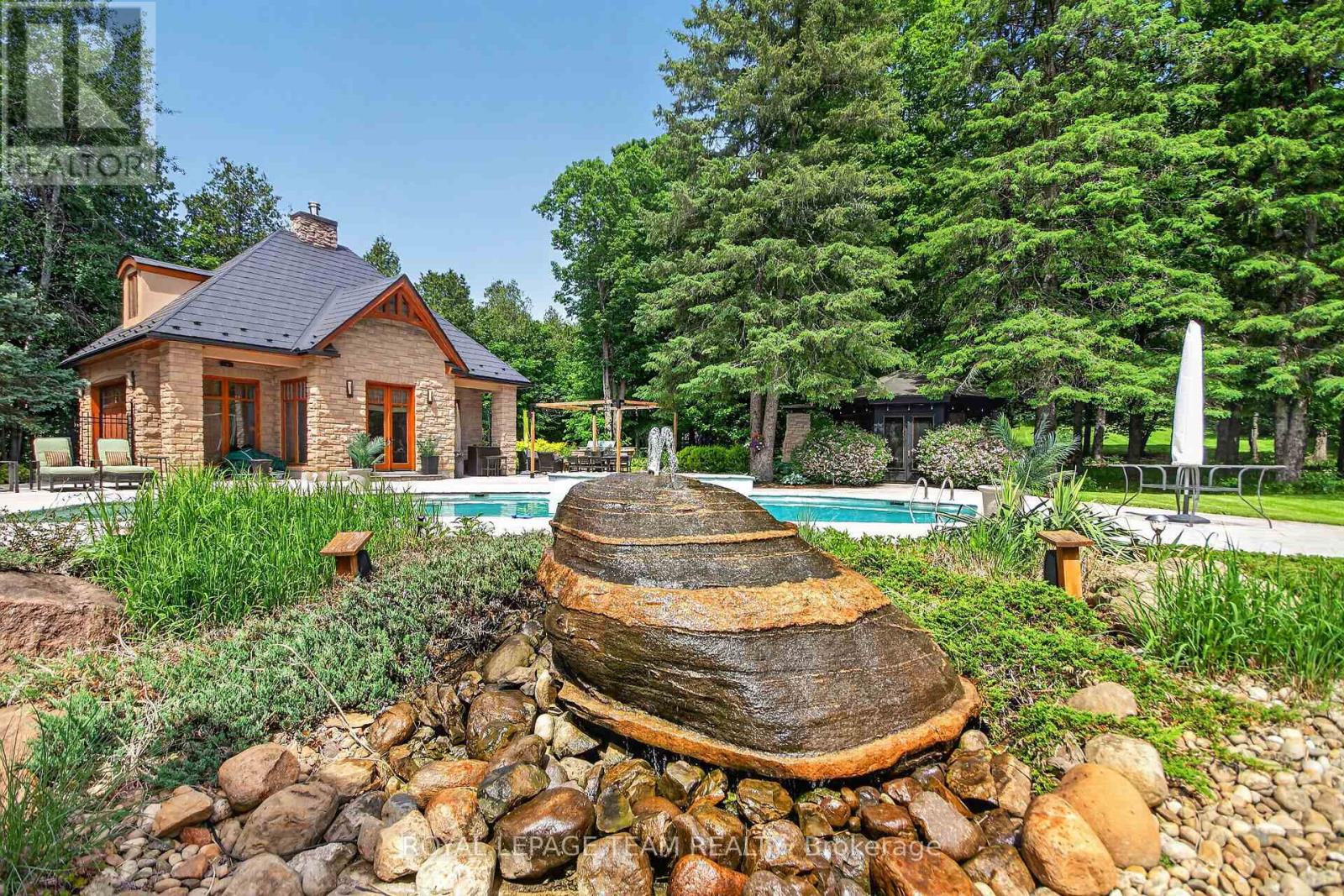5849 QUEENSCOURT CRESCENT SW - 48