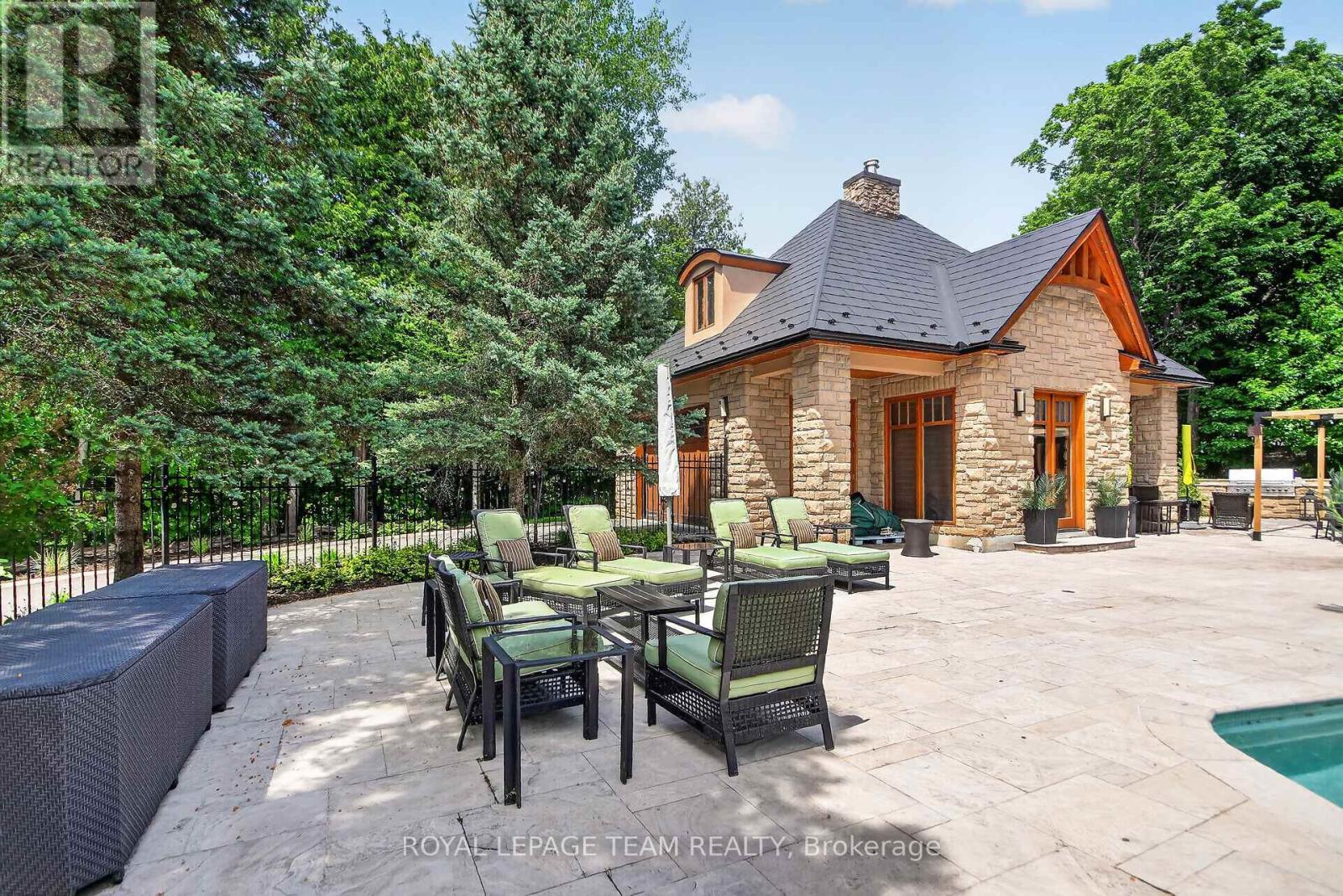 5849 QUEENSCOURT CRESCENT SW - 50