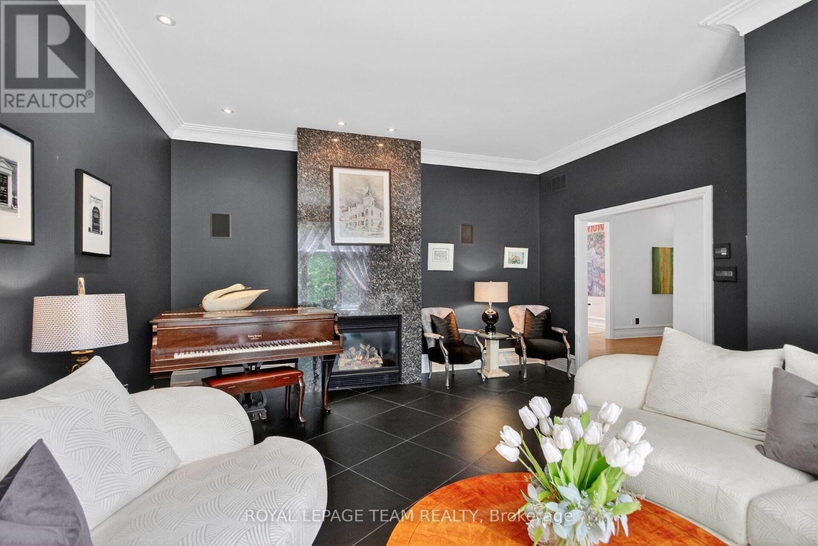5849 QUEENSCOURT CRESCENT SW - 6