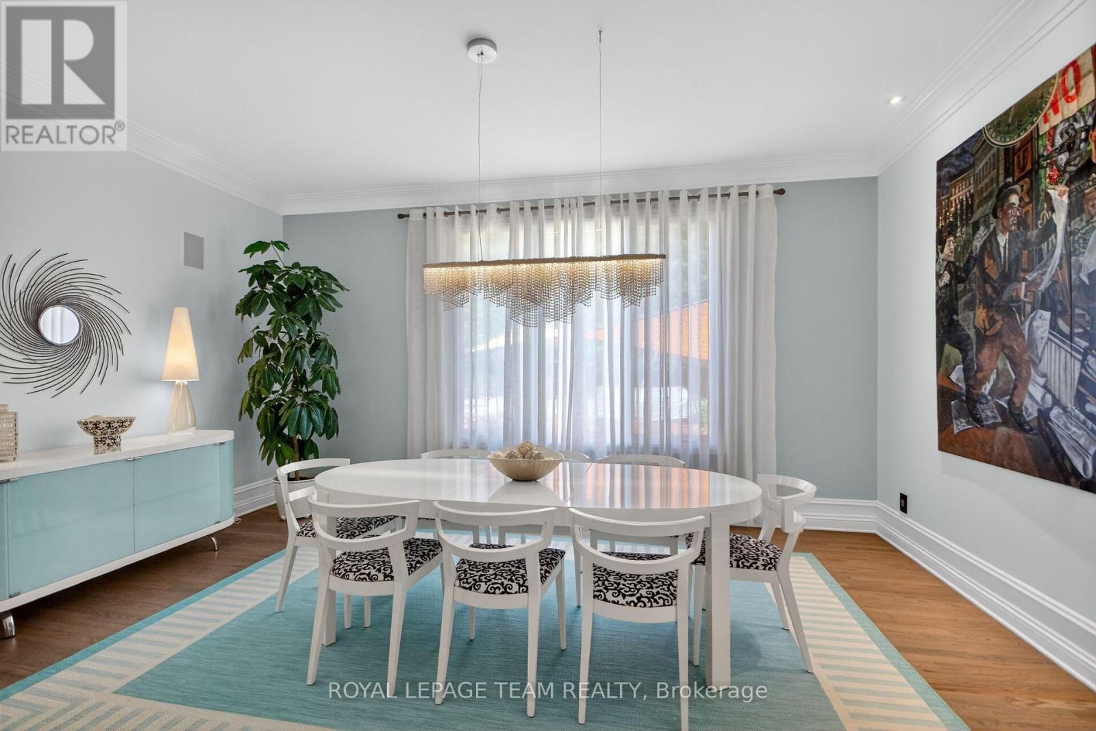 5849 QUEENSCOURT CRESCENT SW - 7