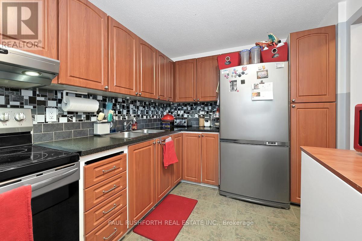 3 Bed, 2 Bath House for Sale in Ottawa – 207 THISTLEDOWN COURT, Ottawa – MLS# X13248400 - Image 11