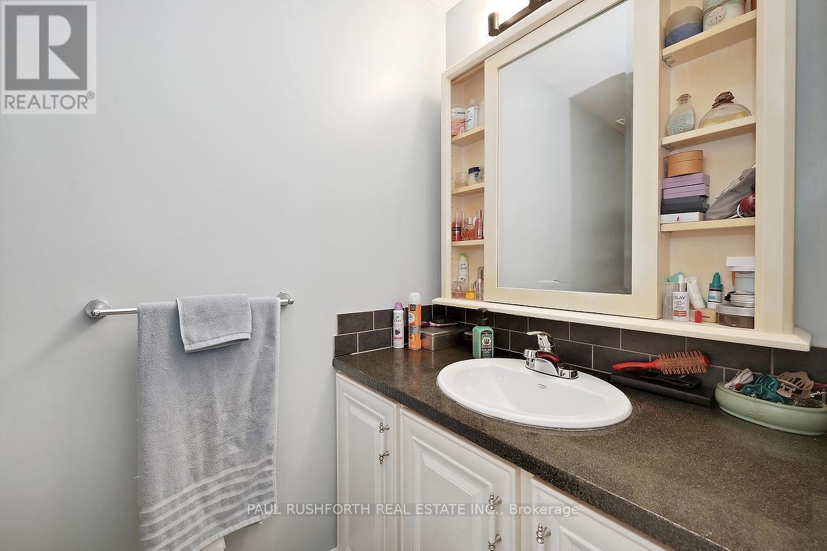 3 Bed, 2 Bath House for Sale in Ottawa – 207 THISTLEDOWN COURT, Ottawa – MLS# X13248400 - Image 12