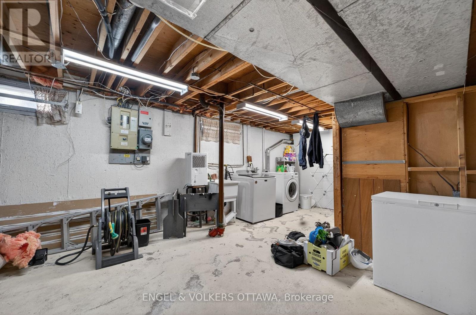 2 Bed, 1 Bath House for Rent in Ottawa – 2548 HANLON AVENUE, Ottawa – MLS# X13248518 - Image 16