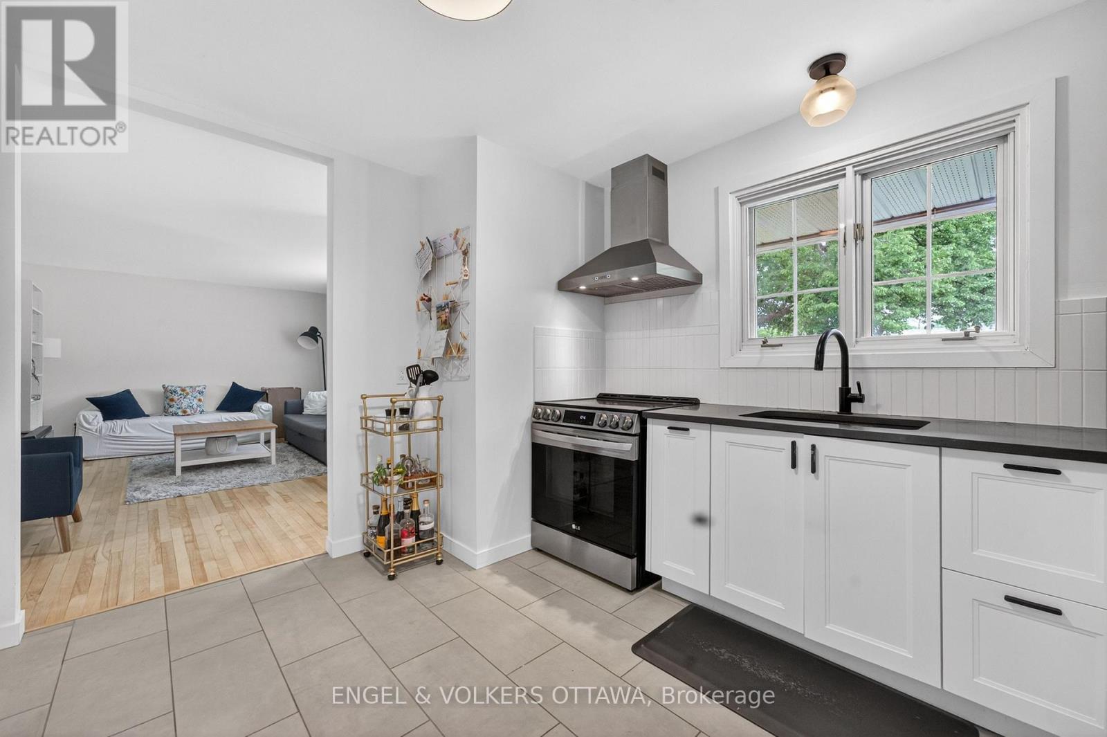 2 Bed, 1 Bath House for Rent in Ottawa – 2548 HANLON AVENUE, Ottawa – MLS# X13248518 - Image 8