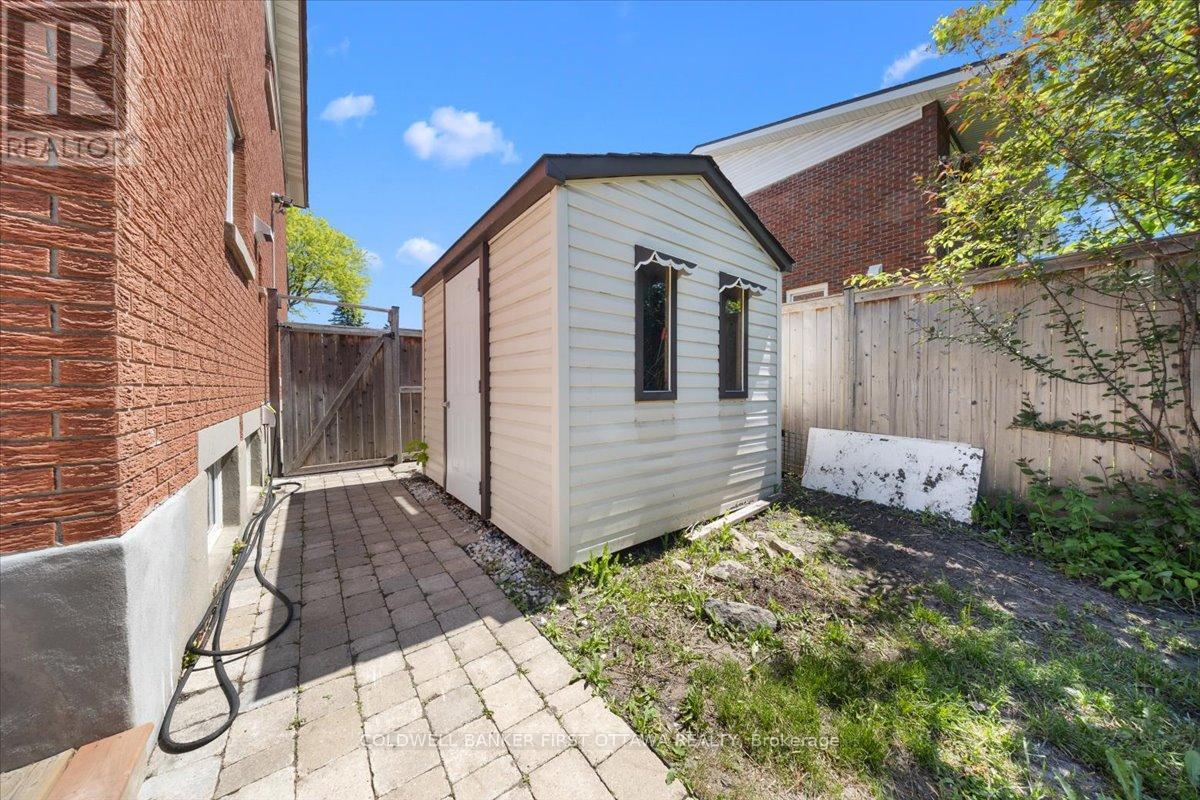 998 MOSSDALE STREET - 24