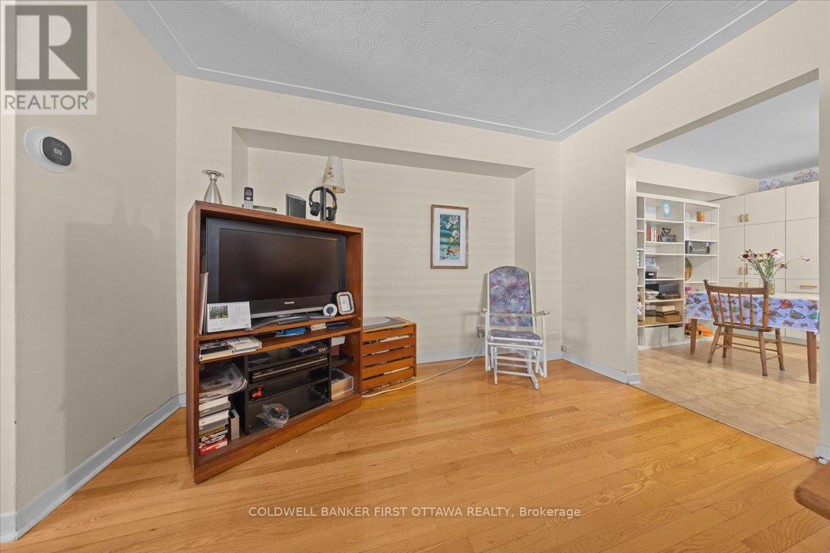 832 IVANHOE AVENUE - 11