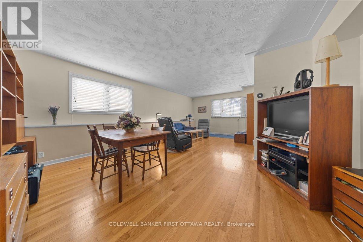 832 IVANHOE AVENUE - 12
