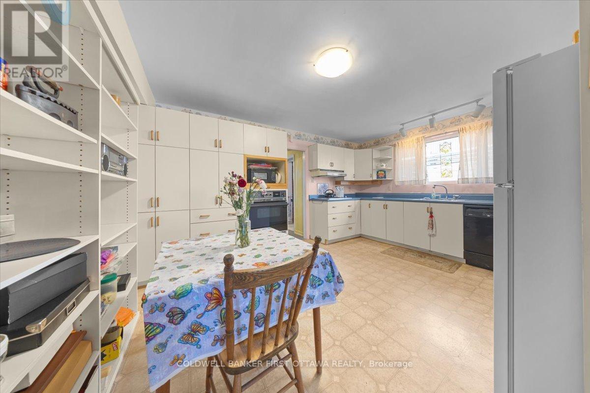 832 IVANHOE AVENUE - 13