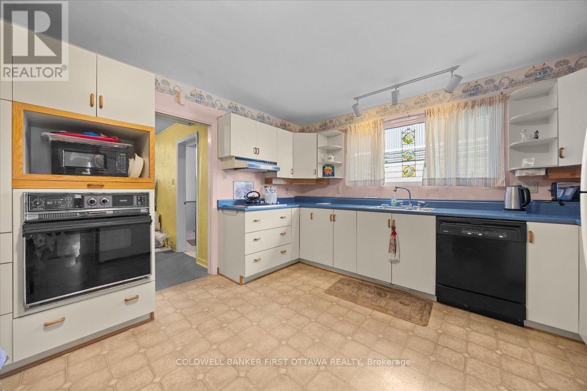 832 IVANHOE AVENUE - 15