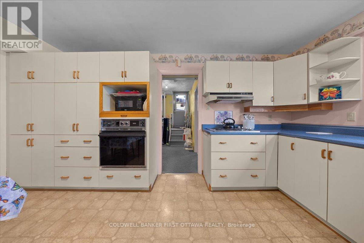 832 IVANHOE AVENUE - 17
