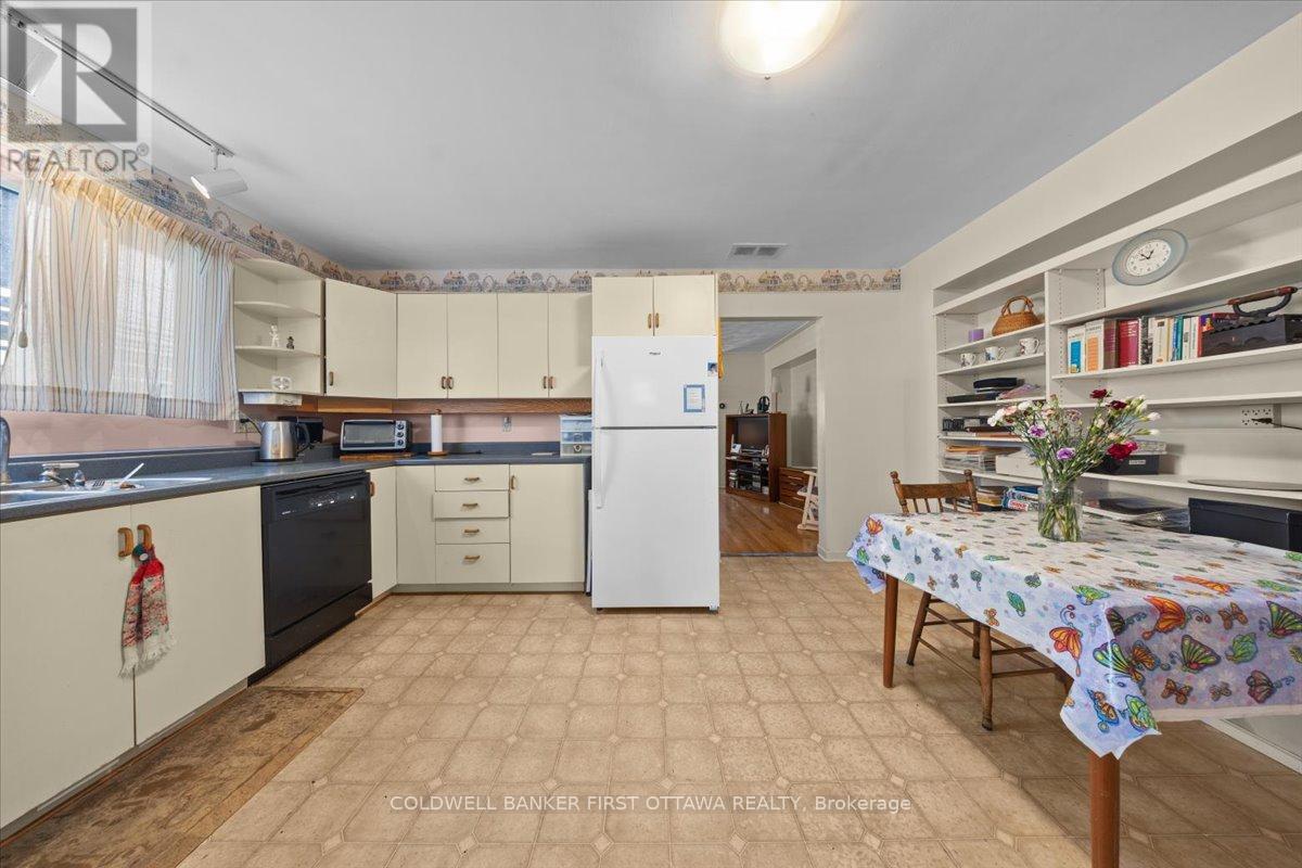 832 IVANHOE AVENUE - 19