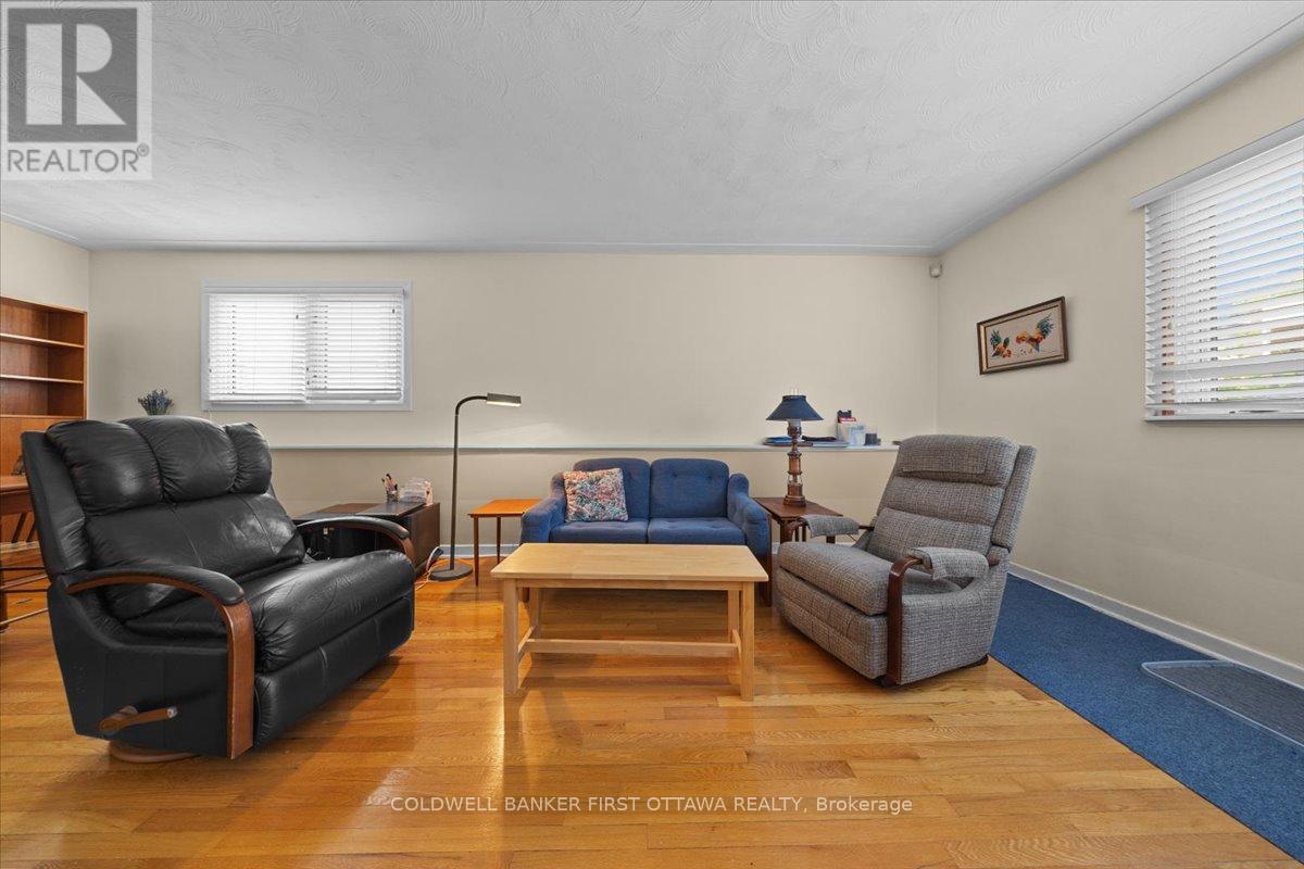832 IVANHOE AVENUE - 5